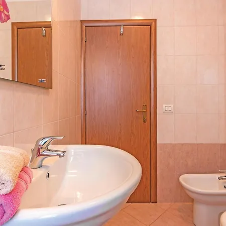 Lovely In With Kitchen Apartmán